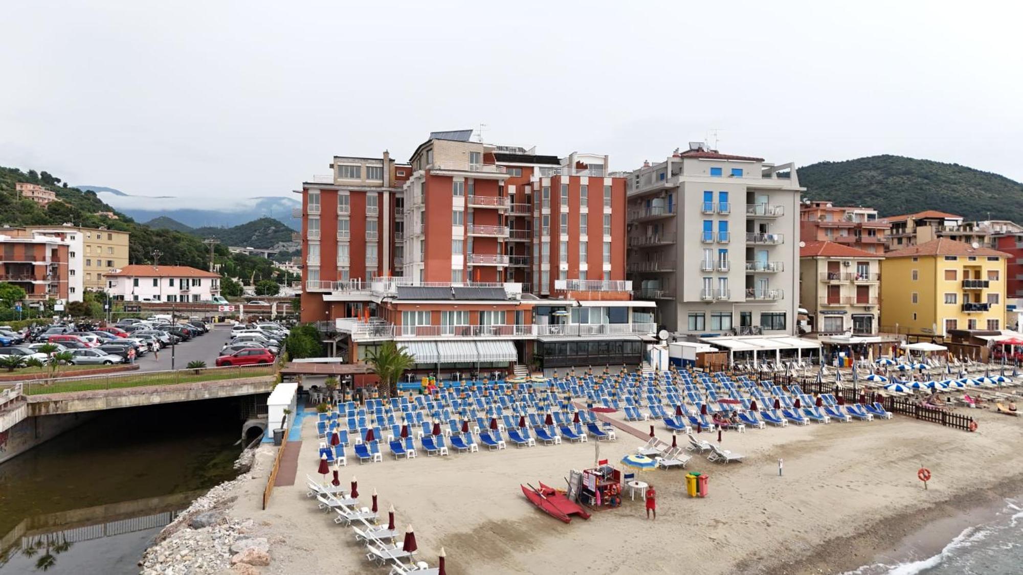 Hotel & Residence Stella Maris Pietra Ligure Dış mekan fotoğraf